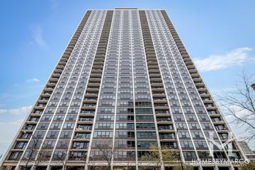 James House building in the Old Town neighborhood of Chicago, IL