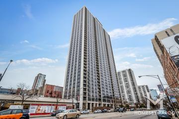 James House building in the Old Town neighborhood of Chicago, IL