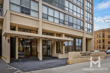 LaSalle Terrace building in the Old Town neighborhood of Chicago, IL