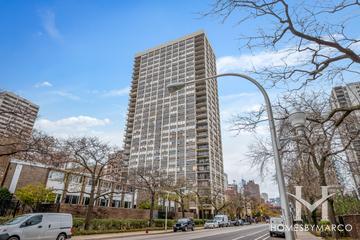 Lowell House building in the Gold Coast neighborhood of Chicago, IL