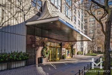 Ritchie Court building in the Gold Coast neighborhood of Chicago, IL