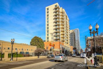 Venetian building in the Old Town neighborhood of Chicago, IL