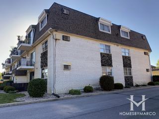 Hickory Woods Condos subdivision in Hickory Hills, IL