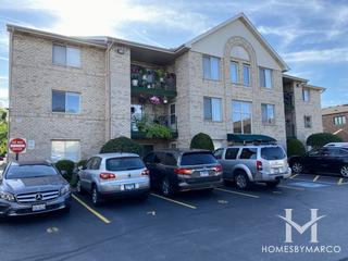 Thomas Ridge subdivision in Hickory Hills, IL