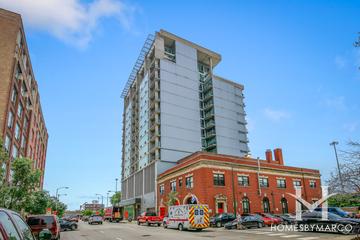 Photos of Platinum Tower building in Chicago, IL