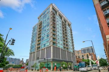 Platinum Tower building in the West Loop neighborhood of Chicago, IL