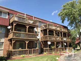 Linden Woods building in Aurora, IL