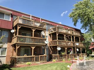 Linden Woods building in Aurora, IL