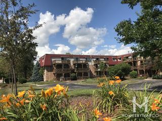 Linden Woods building in Aurora, IL