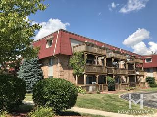 Linden Woods building in Aurora, IL