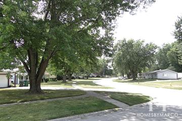 Grandwood Park subdivision in Gurnee, IL