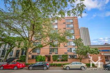 2007 N. Sedgwick building in the Lincoln Park neighborhood of Chicago, IL