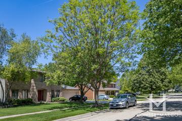Hawthorne Square subdivision in Naperville, IL