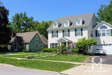 Country Club Estates subdivision in Aurora, IL
