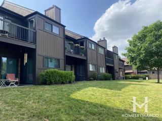 Manor Homes of Century Oaks subdivision in Elgin, IL