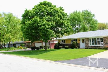 Pine Knoll subdivision in Aurora, IL