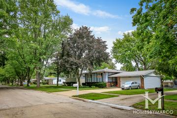 Rolling Hills Manor subdivision in St. Charles, IL