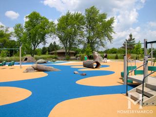 Grants Grove subdivision in Lindenhurst, IL