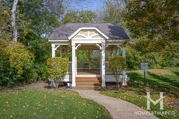 Woodland Lakes subdivision in Aurora, IL