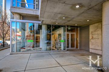 Contemporaine building in the River North neighborhood of Chicago, IL