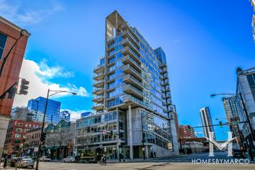 Contemporaine building in the River North neighborhood of Chicago, IL