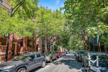 Roslyn Place building in the Lincoln Park neighborhood of Chicago, IL