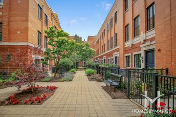 Photos of Chelsea Townhomes building in Chicago, IL