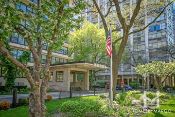 Beach Point Tower building in the Edgewater neighborhood of Chicago, IL