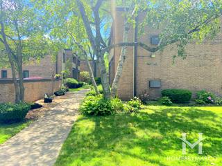 Photos of Henley Place Condominium subdivision in Glenview, IL