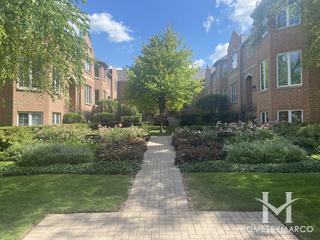 Glenwick Courte subdivision in Glenview, IL