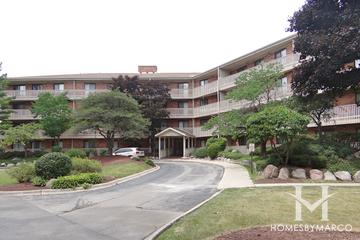 Deer Creek building in Gurnee, IL