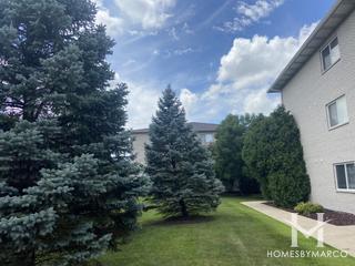 Woodland Park Estates building in Naperville, IL