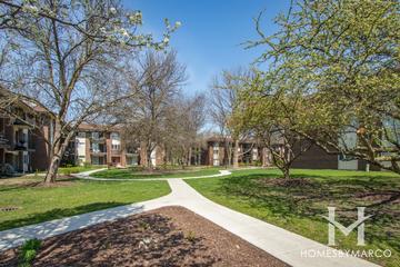 Pebblewood building in Naperville, IL