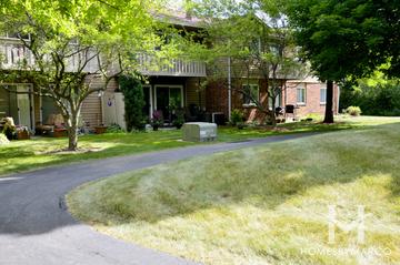 Deer Run subdivision in Palatine, IL