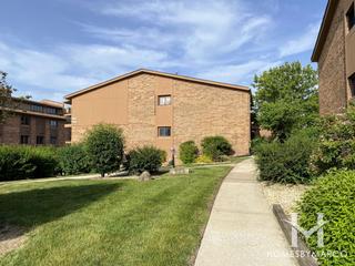 Braemoor subdivision in Burr Ridge, IL