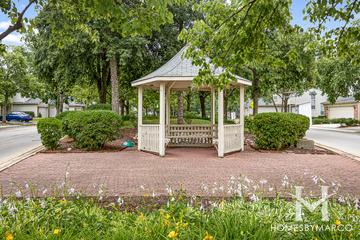 Glendale Lakes subdivision in Glendale Heights, IL