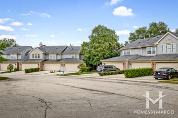 Glendale Lakes subdivision in Glendale Heights, IL