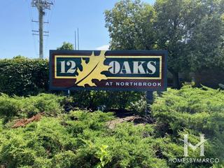 12 Oaks subdivision in Northbrook, IL