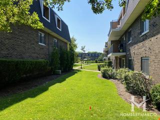 12 Oaks subdivision in Northbrook, IL