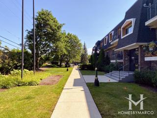 12 Oaks subdivision in Northbrook, IL