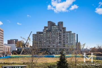 River City building in the Loop neighborhood of Chicago, IL