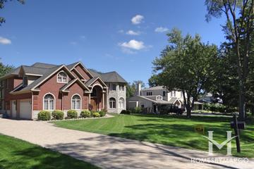 Pinegate subdivision in Arlington Heights, IL