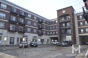 Lake Center Place building in Grayslake, IL