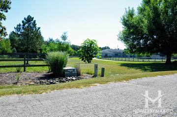 Photos of Raintree Estates subdivision in Barrington Hills, IL