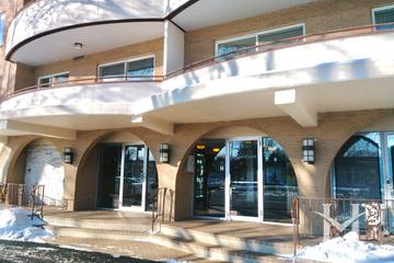 Regal Court building in Lincolnwood, IL