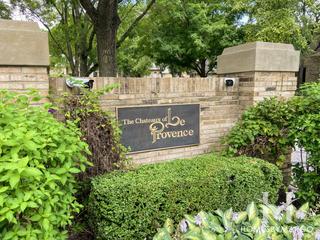 Photos of Le Provence subdivision in Naperville, IL