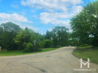 Hickory Hills Estates subdivision in Mundelein, IL