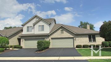 Crystal Lake Townhomes subdivision in Frankfort, IL