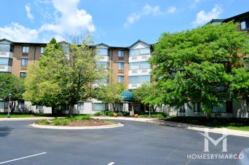 Greenbriar Place subdivision in Glen Ellyn, IL