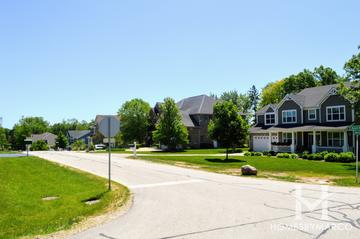 Glenrise Estates subdivision in Glen Ellyn, IL